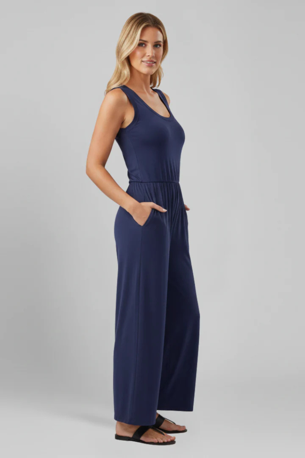 Women's Sleeveless Round Neck Wide Leg Jumpsuit with Pockets – Casual Summer Jumpsuit